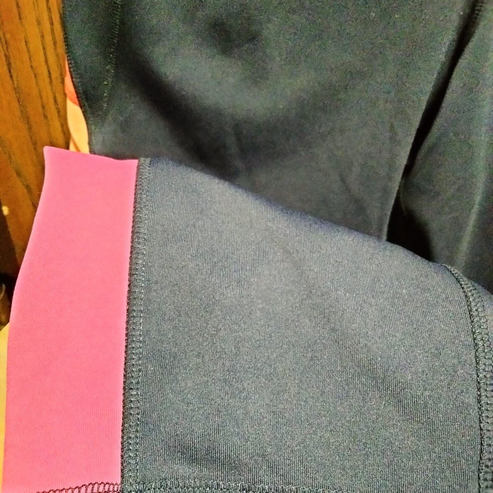 LIKE NEW Livi For Lane Bryant Wicking Capri - Picture 5 of 7